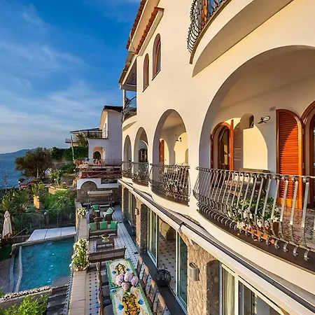 Top Luxury With Magnificent Views Ferienhaus Massa Lubrense